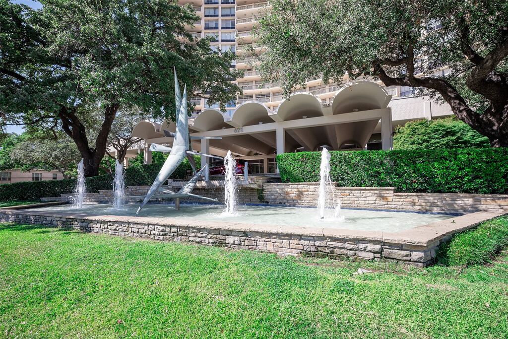 6211 W Northwest Highway 900, Dallas, TX 75225 — photo 1