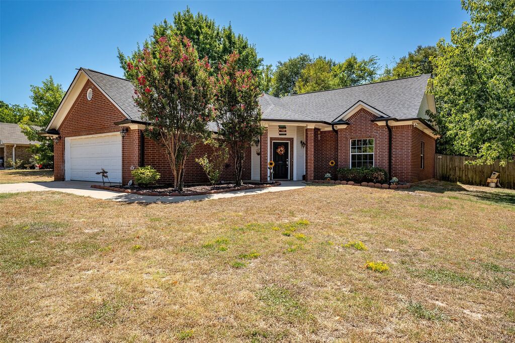405 Husky Drive, Lindale, TX 75771 — photo 1