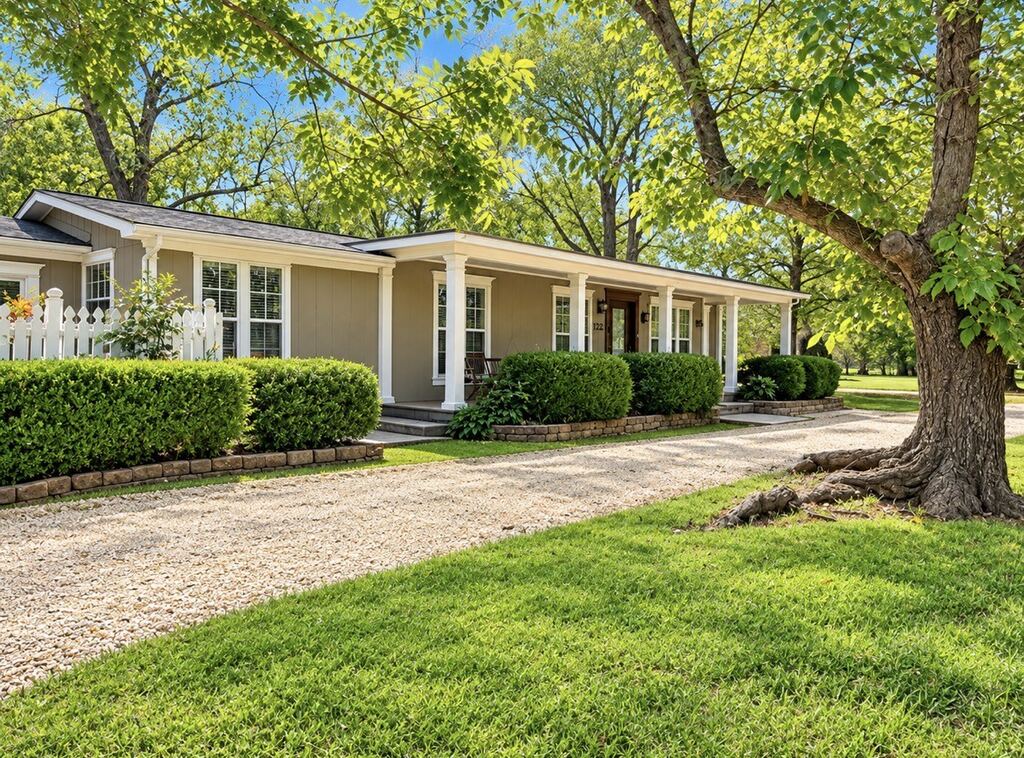 122 Pawnee Trail, Gainesville, TX 76240 — photo 1