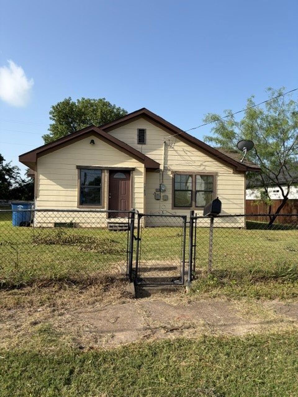 3512 Toronto Street, Dallas, TX 75212 — photo 1