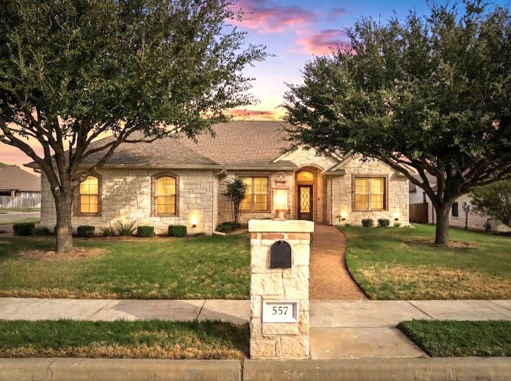 557 Perry Lane, Robinson, TX 76706 — photo 1