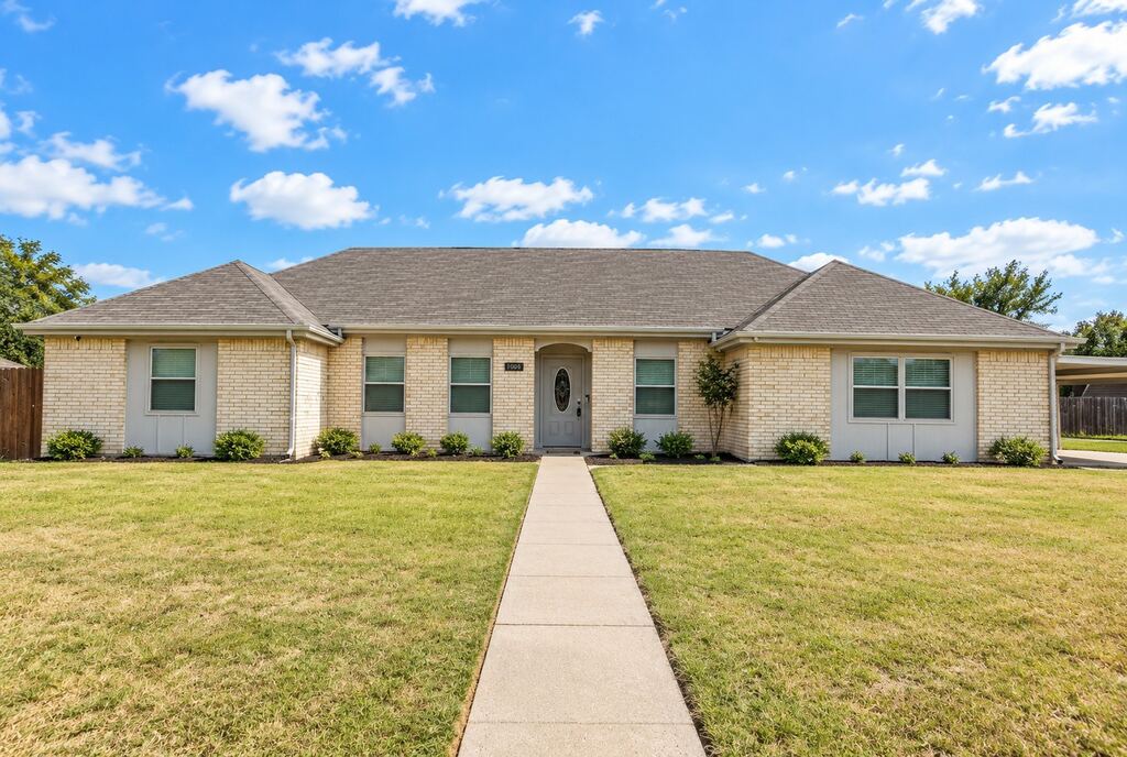1000 La Villeta Street, Mexia, TX 76667 — photo 1