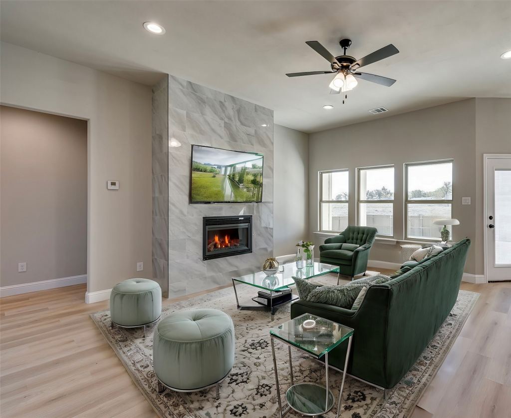 420 E Lamar Street, Palmer, TX 75152 — photo 1