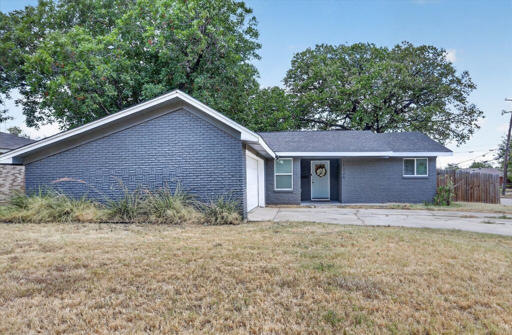 1325 Cloverdale Drive, Fort Worth, TX 76134 — photo 1