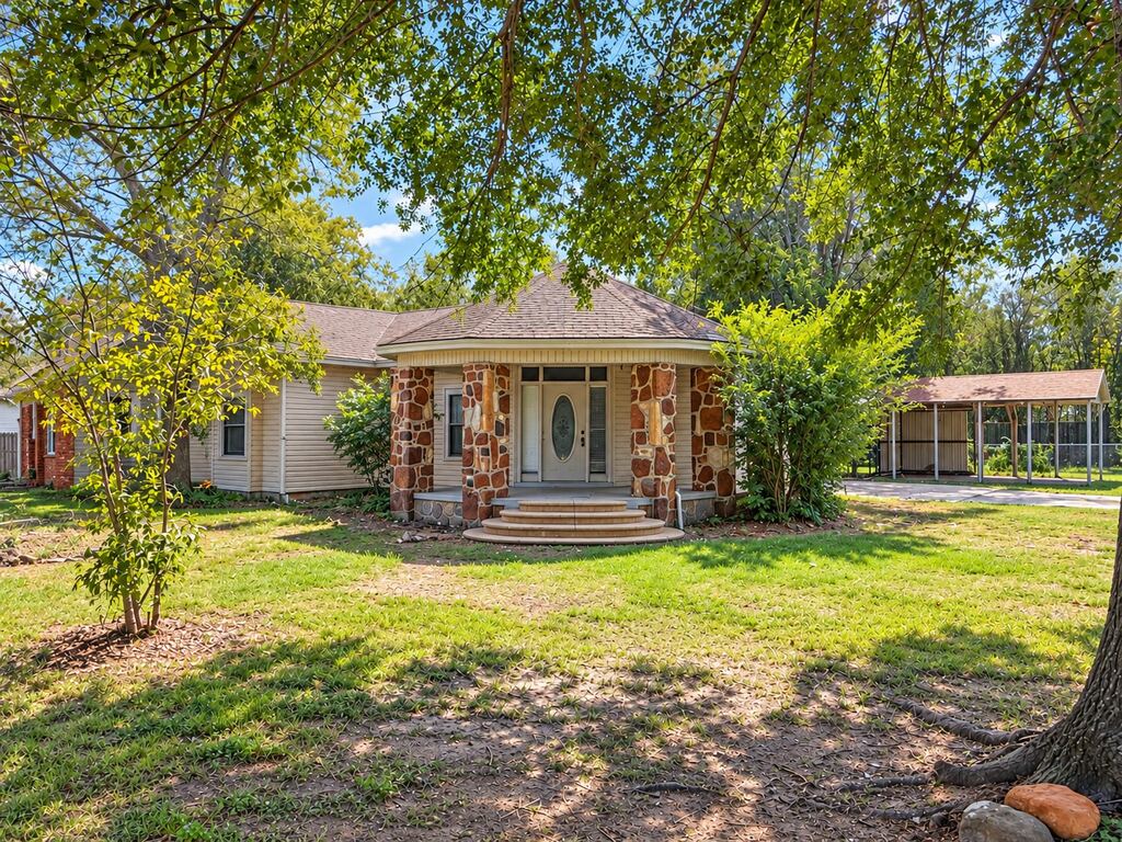 702 Pecan Street, Teague, TX 75860 — photo 1