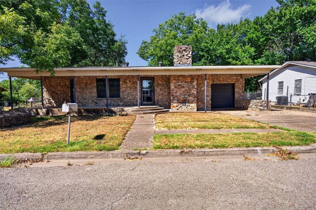 702 N Rita Street, Lacy Lakeview, TX 76705 — photo 1