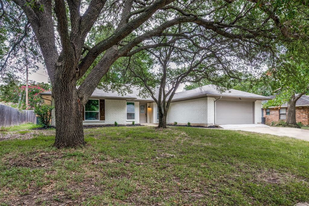 3304 Wayland Drive, Fort Worth, TX 76133 — photo 1