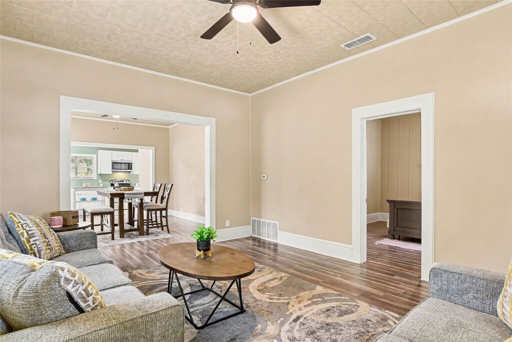 108 E Tyler Street, Ennis, TX 75119 — photo 1