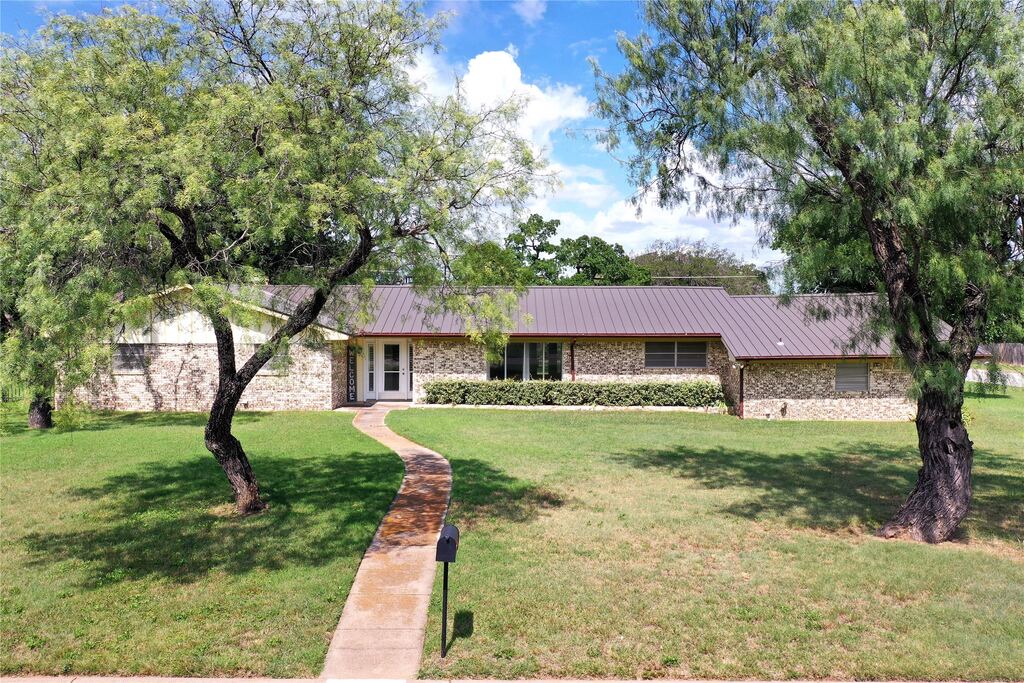 281 Oak Ridge Street, Jacksboro, TX 76458 — photo 1
