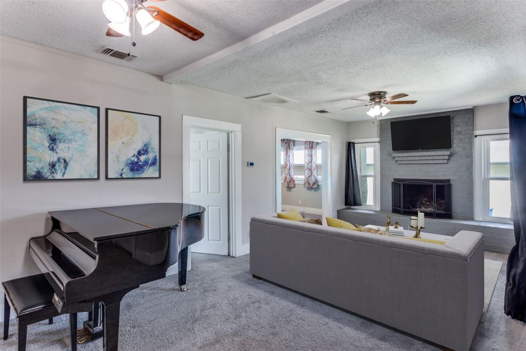 826 Mirike Drive, White Settlement, TX 76108 — photo 1