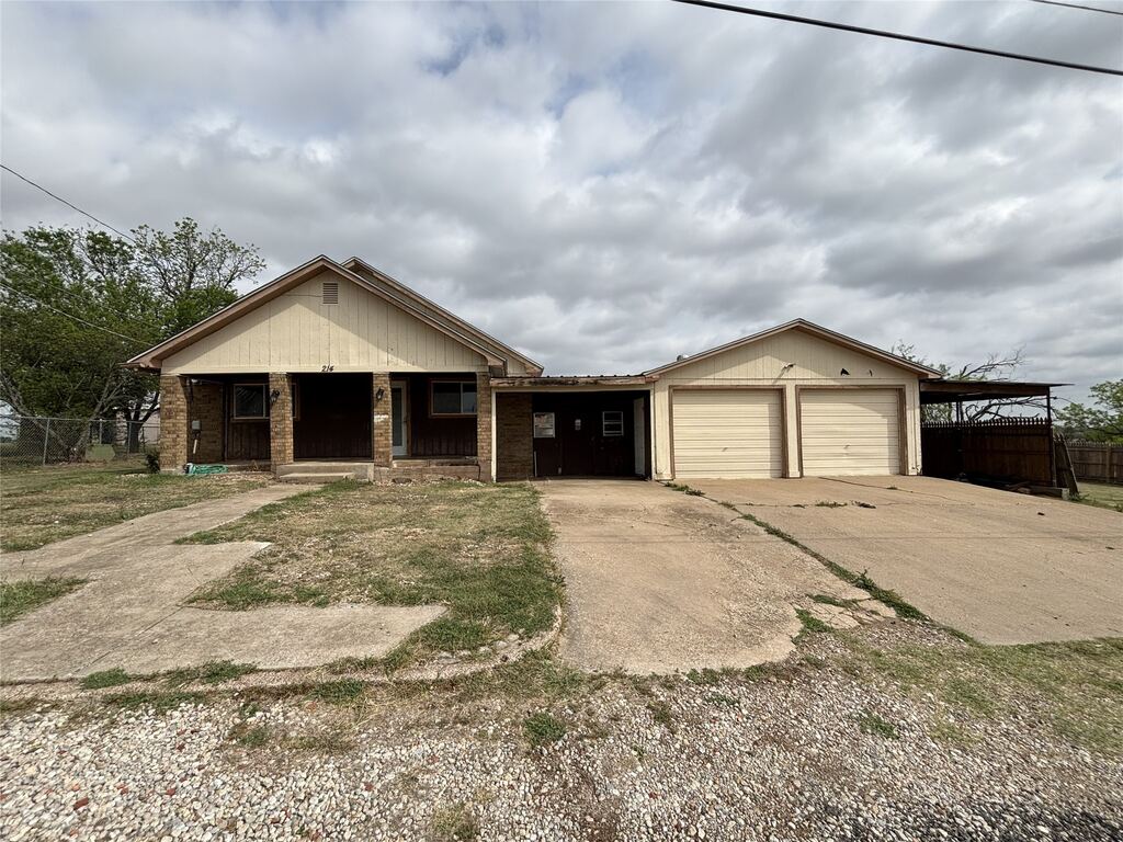 214 E Fourth, Henrietta, TX 76365 — photo 1