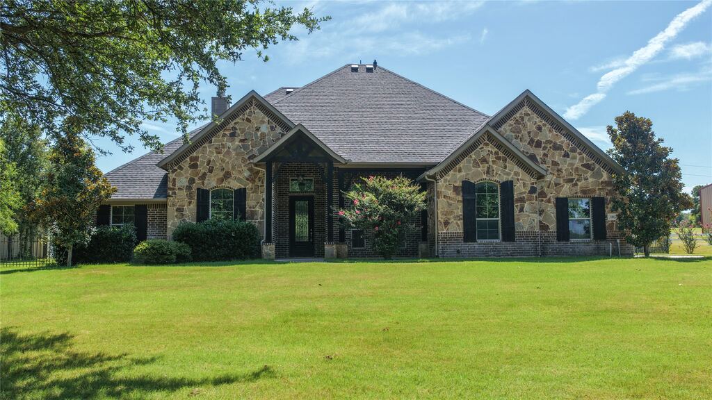 181 Fairview Court, Decatur, TX 76234 — photo 1