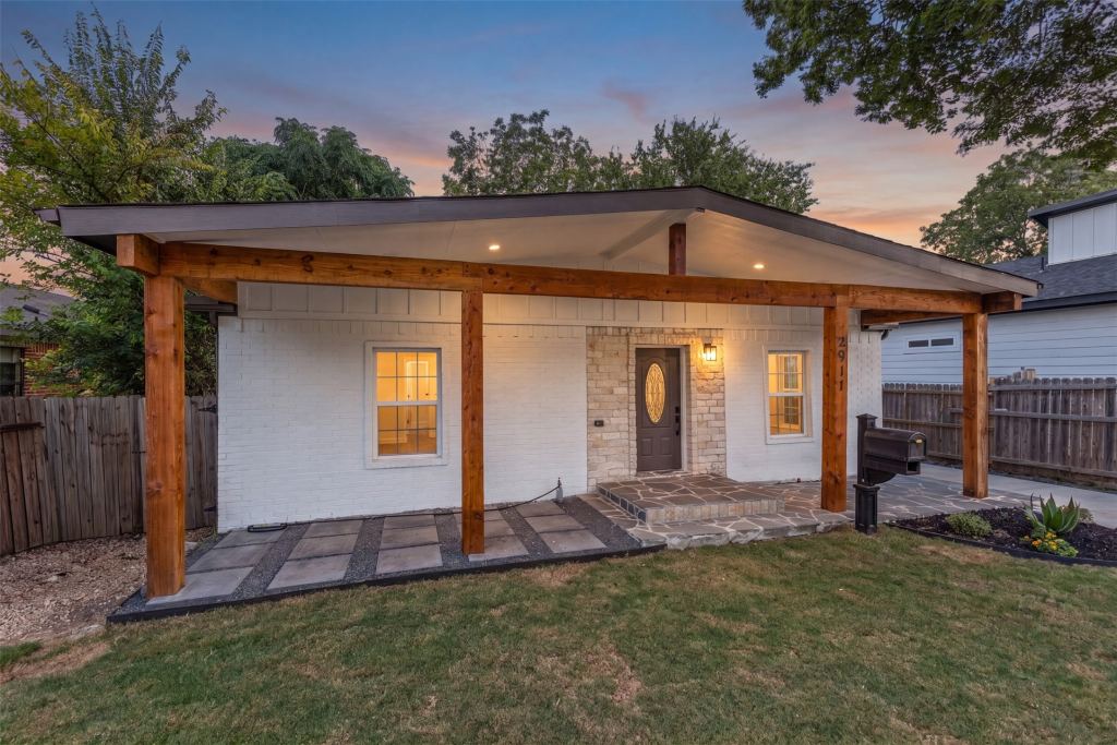 2911 S Denley, Dallas, TX 75216 — photo 1