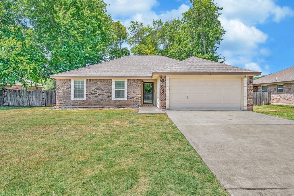 213 Woodlands Boulevard, Bellmead, TX 76705 — photo 1