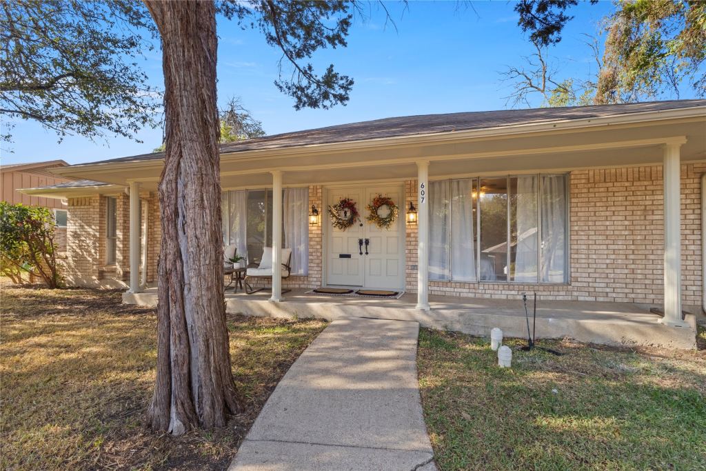 607 Parkwood Circle, Duncanville, TX 75116 — photo 1