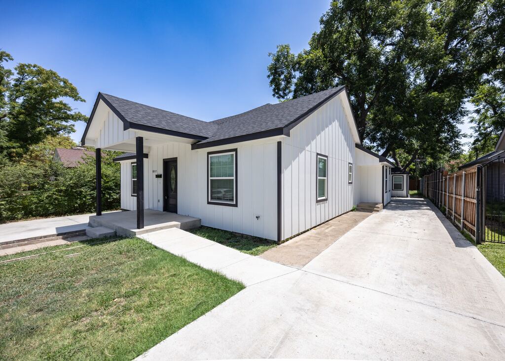 809 Haynes Avenue, Fort Worth, TX 76103 — photo 1