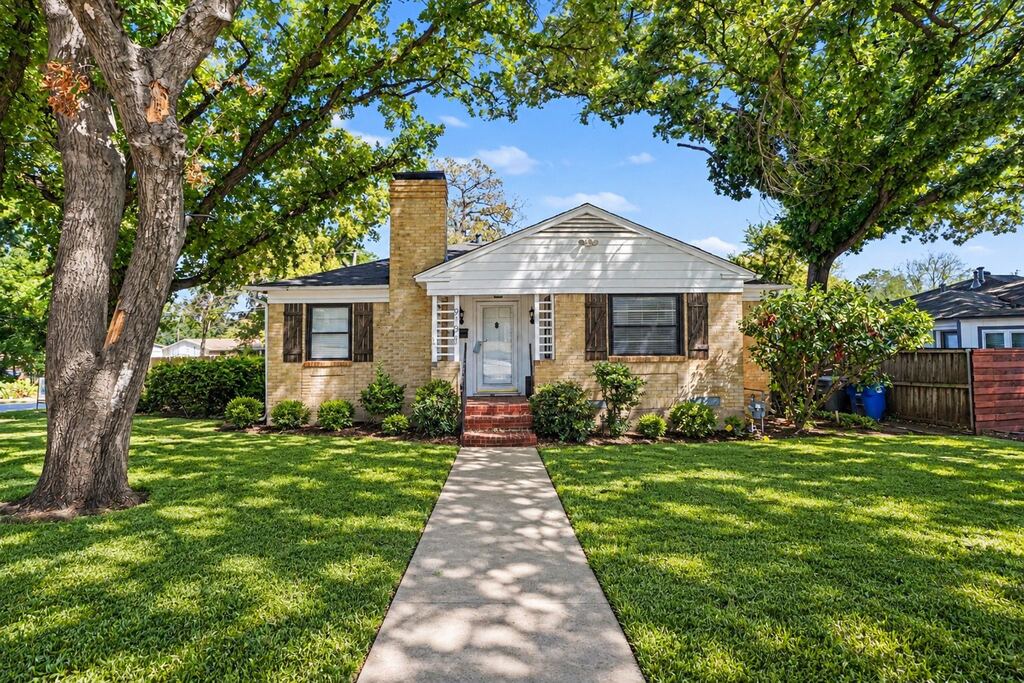 910 Reverchon Drive, Dallas, TX 75211 — photo 1