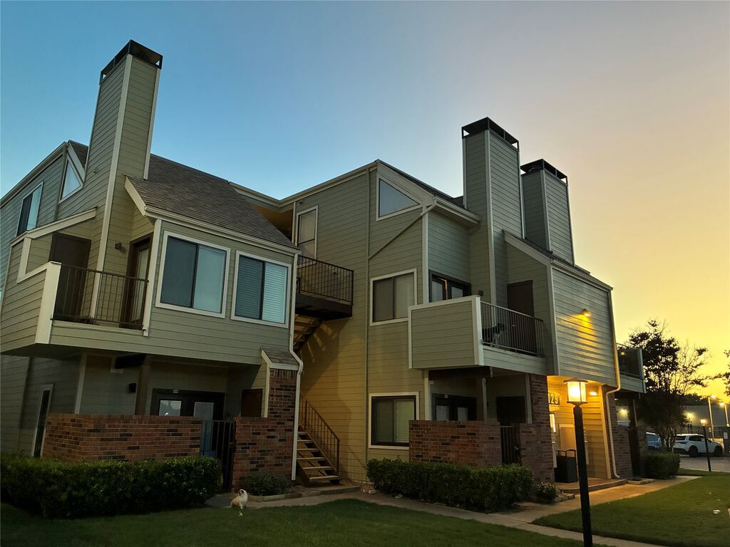 3129 Sondra Drive 205, Fort Worth, TX 76107 — photo 1
