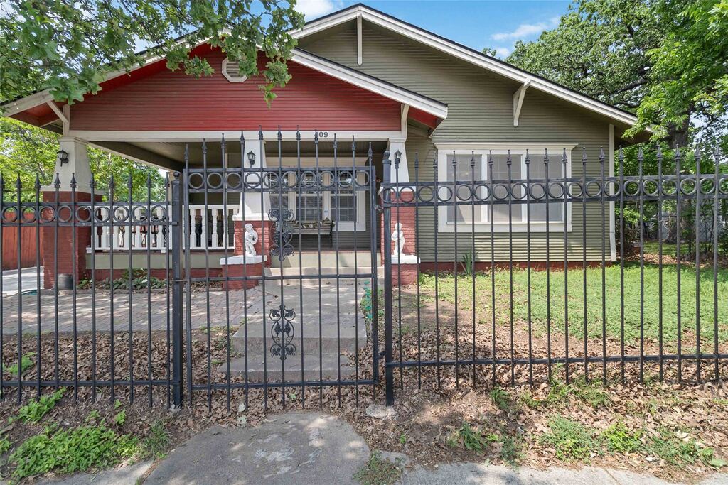409 N Sylvania Avenue, Fort Worth, TX 76111 — photo 1