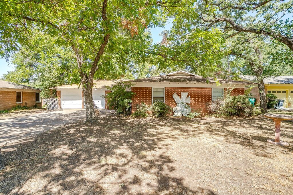 7205 Robinhood Lane, Fort Worth, TX 76112 — photo 1