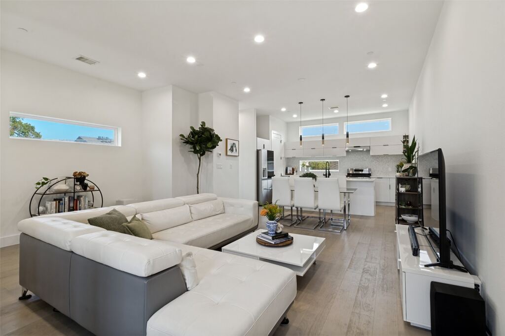 145 N Henderson Avenue 107, Dallas, TX 75214 — photo 1