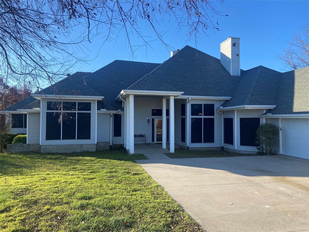 137 Oakview Road, Gainesville, TX 76240 — photo 1
