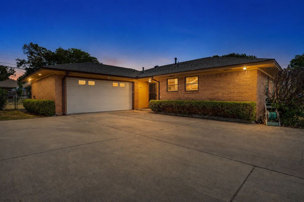 303 Merribrook Trail, Duncanville, TX 75116 — photo 1