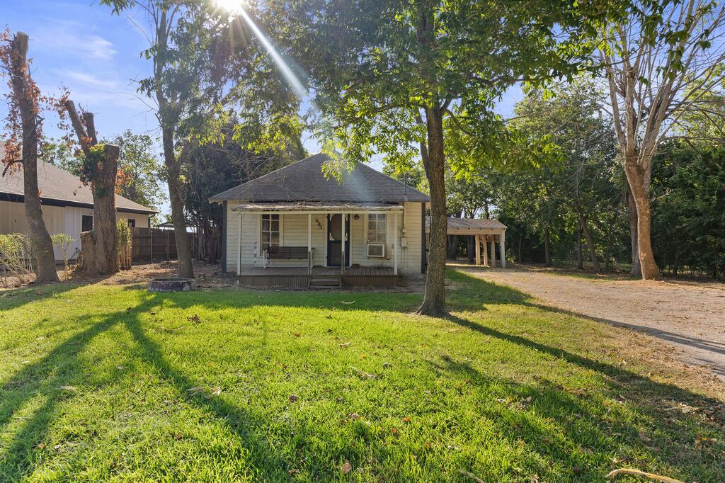 605 S Main, West, TX 76691 — photo 1
