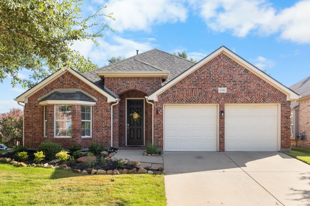 8200 Watson Road, Lantana, TX 76226 — photo 1