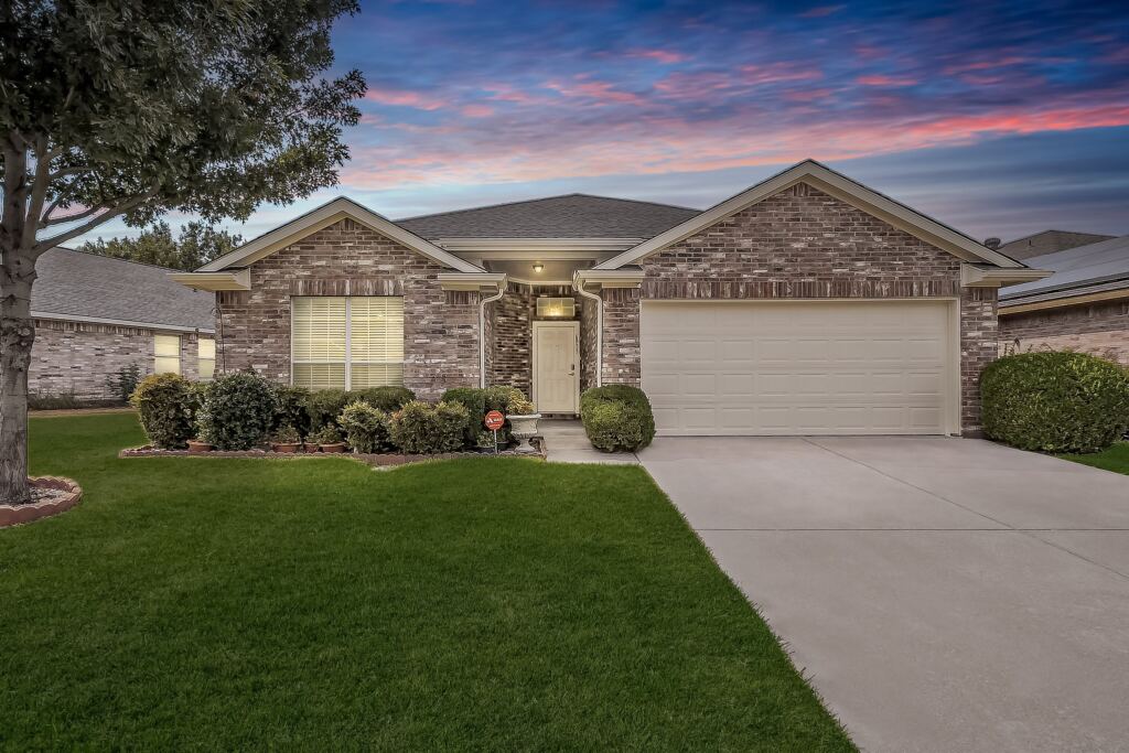 6833 Bluff View Drive, Watauga, TX 76137 — photo 1
