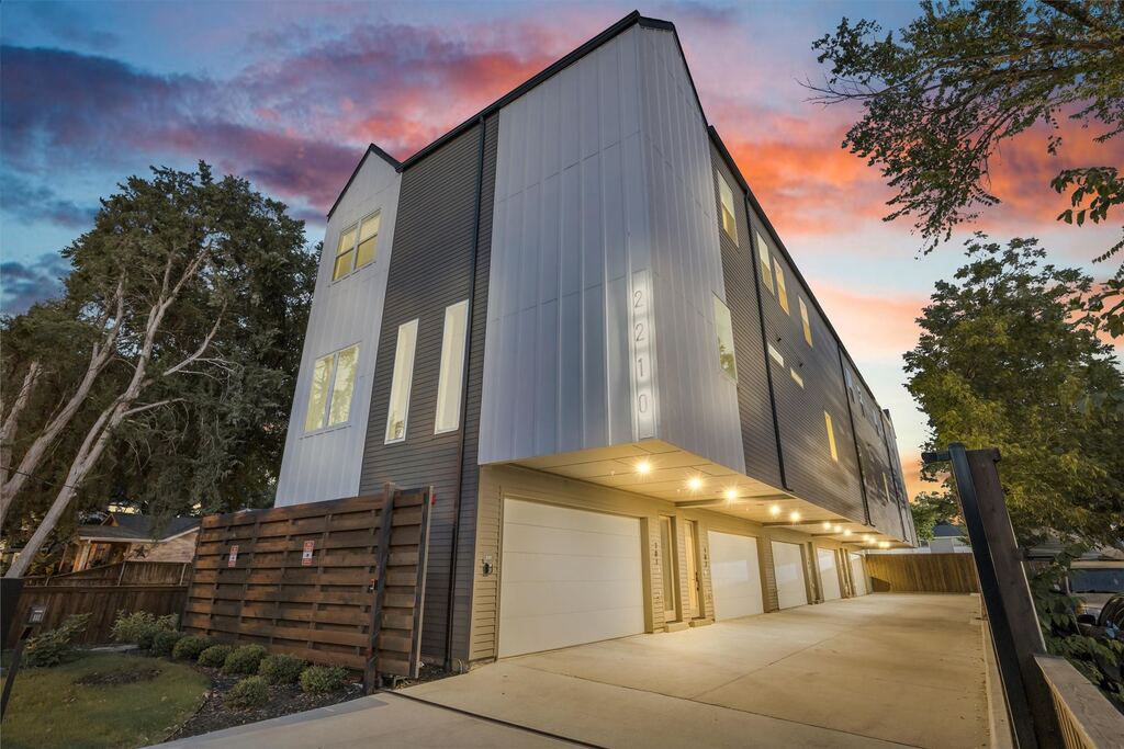 2210 Shea Road 102, Dallas, TX 75235 — photo 1