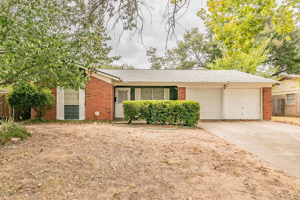 7412 Meadowcrest Drive, Fort Worth, TX 76112 — photo 1