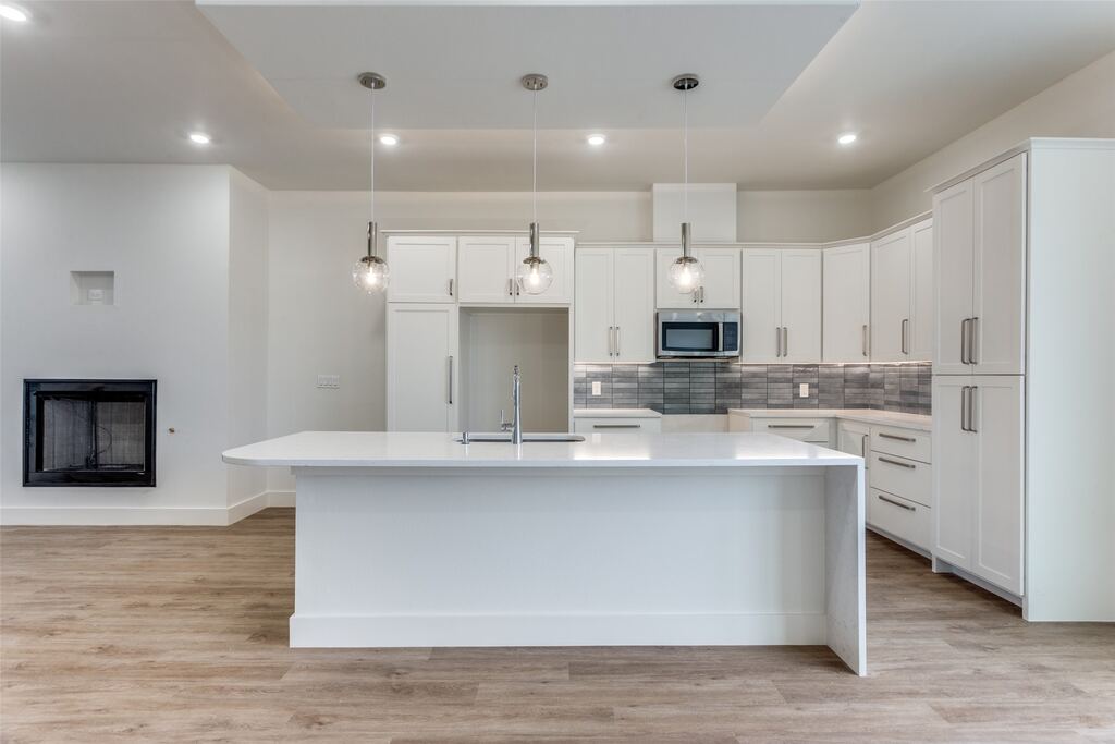 341 College Avenue, Fort Worth, TX 76104 — photo 1