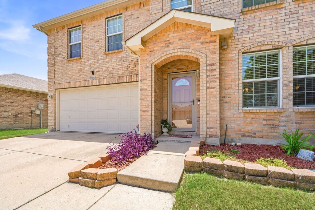 1828 Kittredge Way, Fort Worth, TX 76247 — photo 1