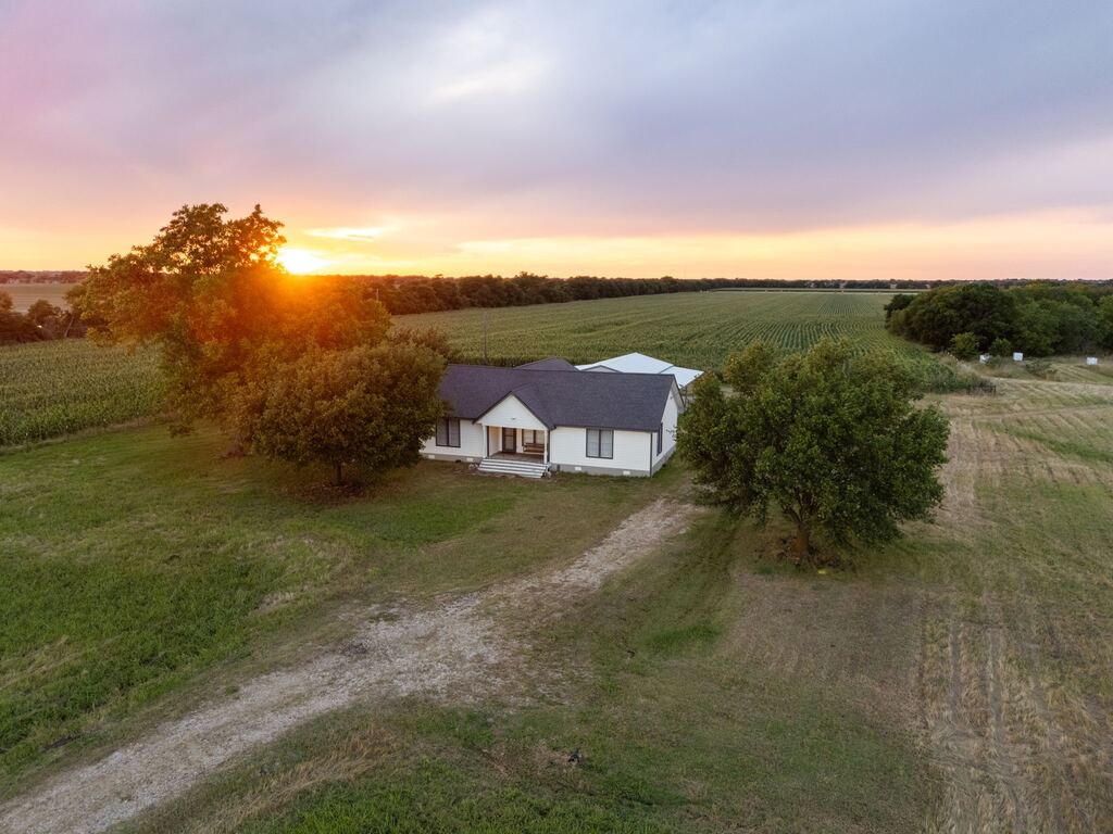 300 Grellhesl, West, TX 76691 — photo 1