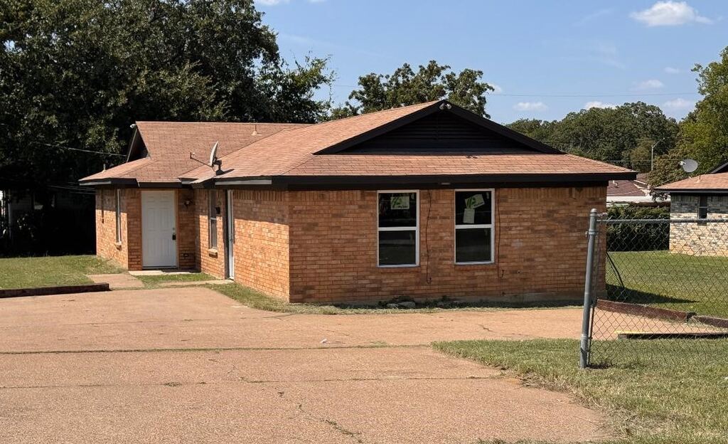 5336 Flamingo Road, Fort Worth, TX 76119 — photo 1