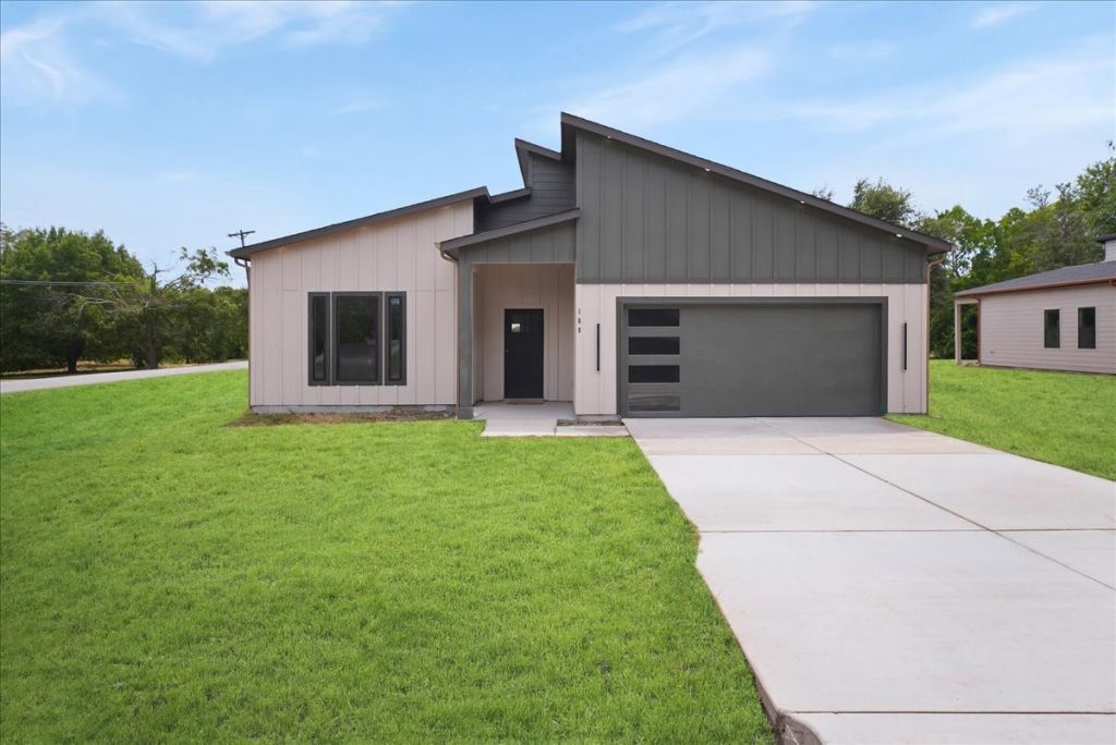 108 W Dogwood Trail
