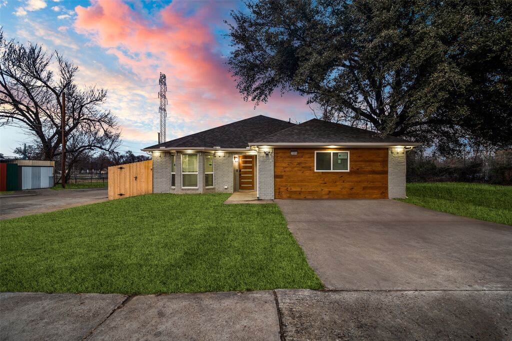 3500 Roberts Avenue, Dallas, TX 75215 — photo 1