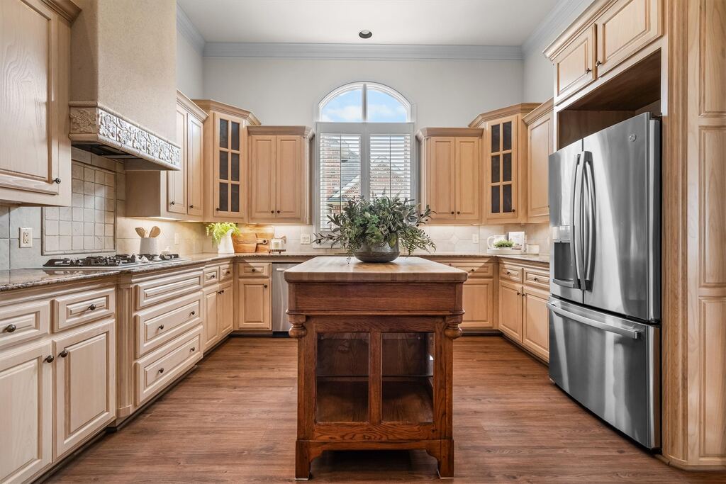 12 Park Row Court, Pantego, TX 76013 — photo 1