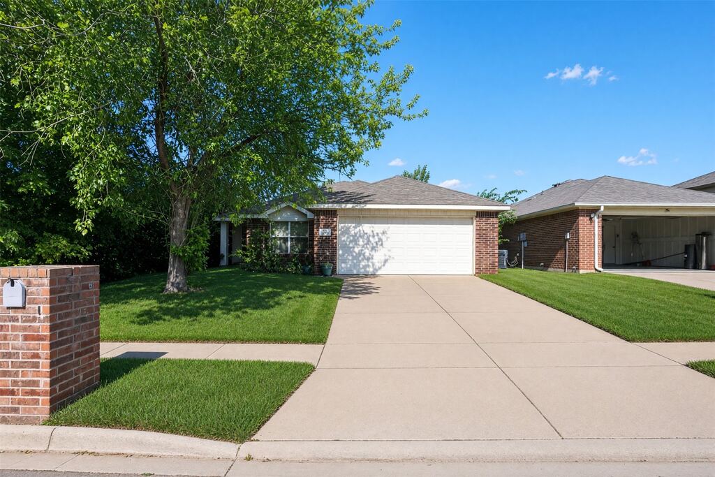 2752 Maegen Circle, Fort Worth, TX 76112 — photo 1
