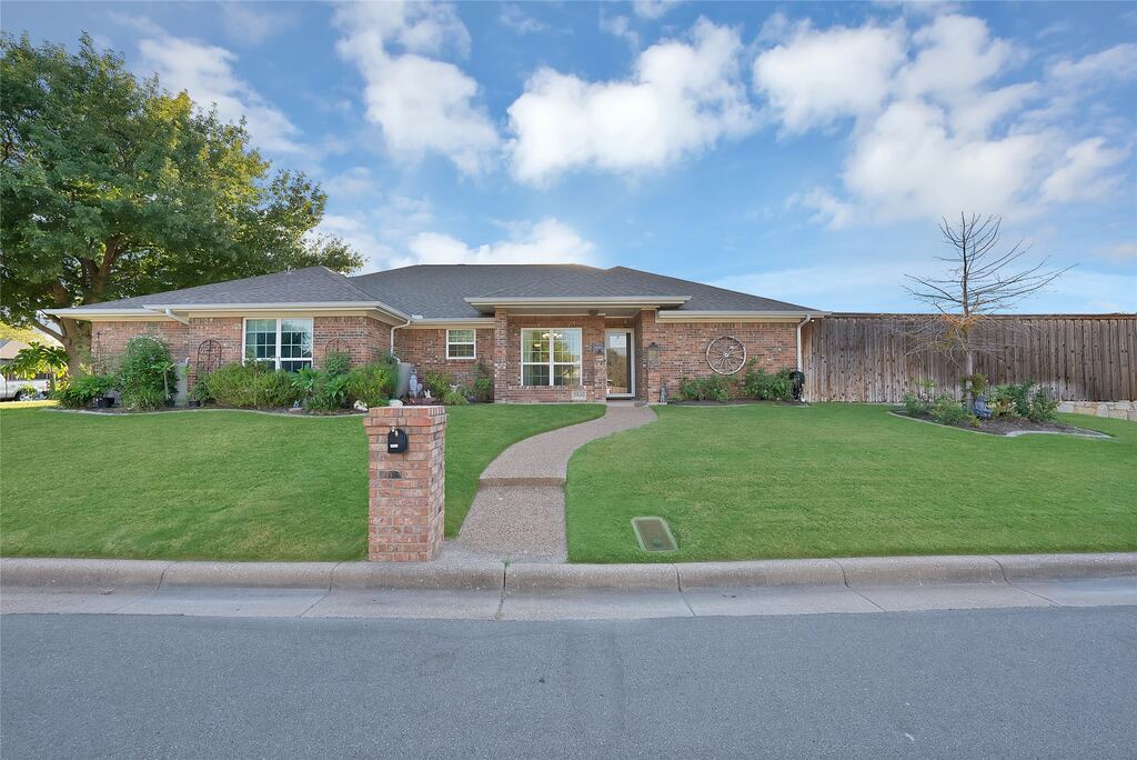 3840 Devonaire Drive, Fort Worth, TX 76008 — photo 1