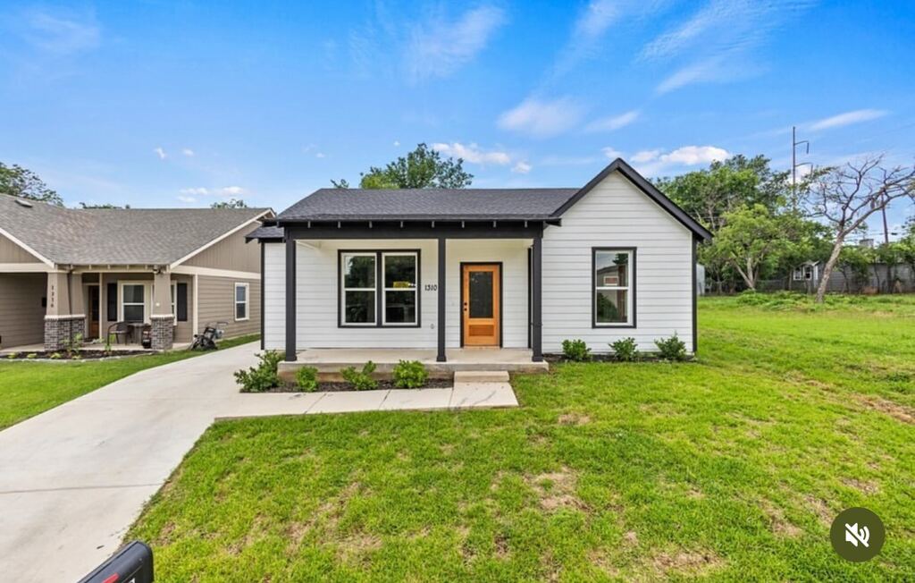1310 Bessie Street, Fort Worth, TX 76104 — photo 1