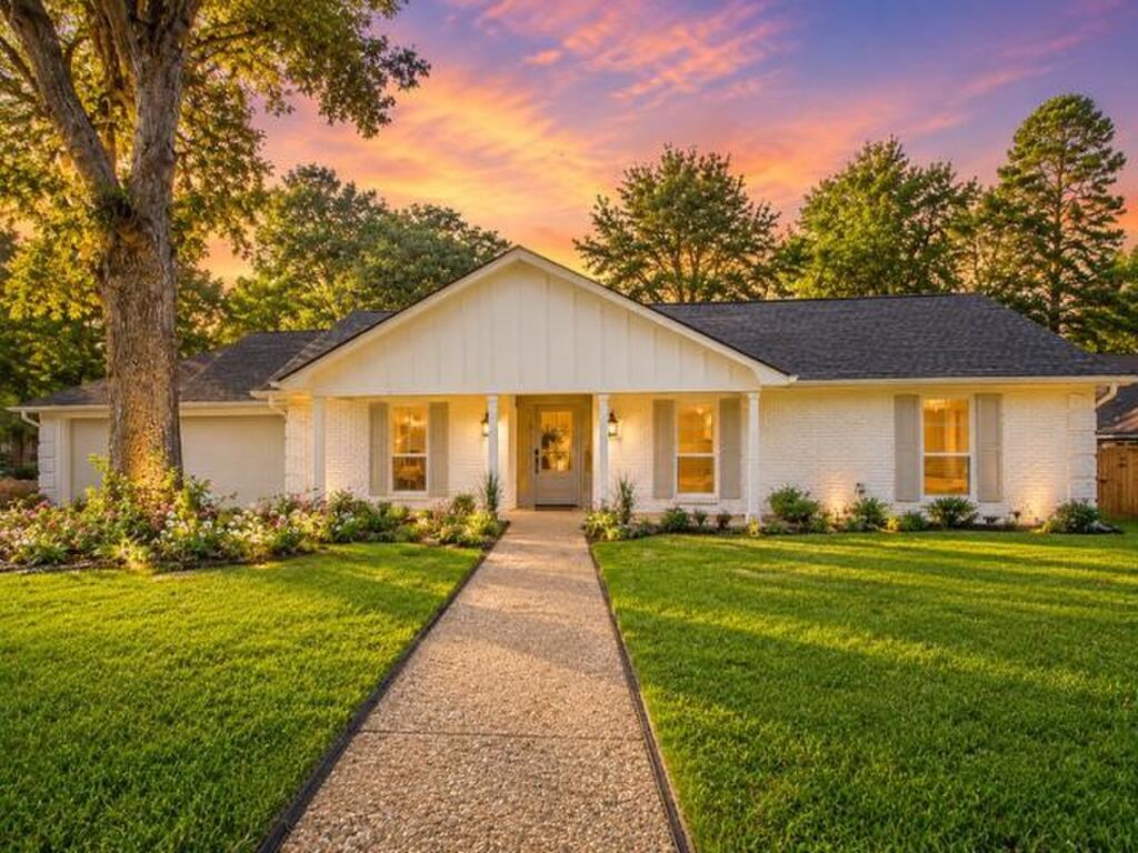 1811 Picadilly Place