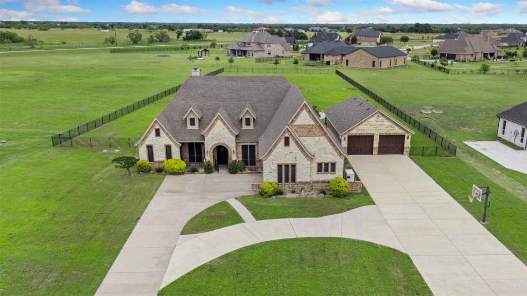 2135 Lake Estates Drive