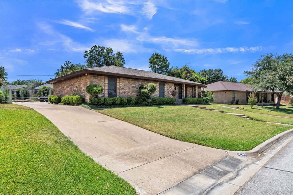 6808 Winchester Court, Fort Worth, TX 76133 — photo 1