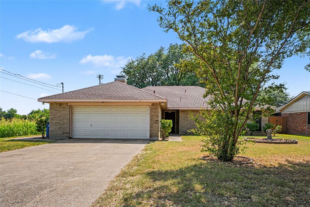 407 Lumpkin Drive, Ennis, TX 75119 — photo 1