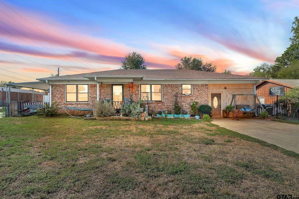 134 Laura Street, Mineola, TX 75773 — photo 1