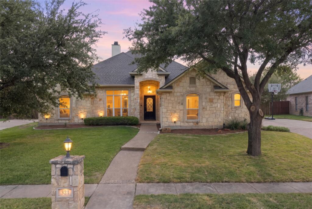 321 Canterbury Road, Waco, TX 76712 — photo 1