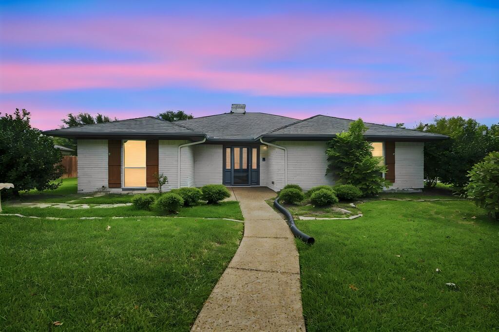2005 Yorkstown Drive, Ennis, TX 75119 — photo 1