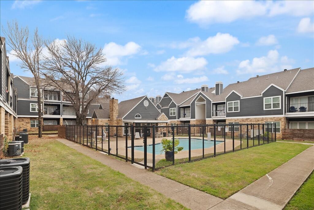 1441 Westmount Avenue 211, Dallas, TX 75211 — photo 1